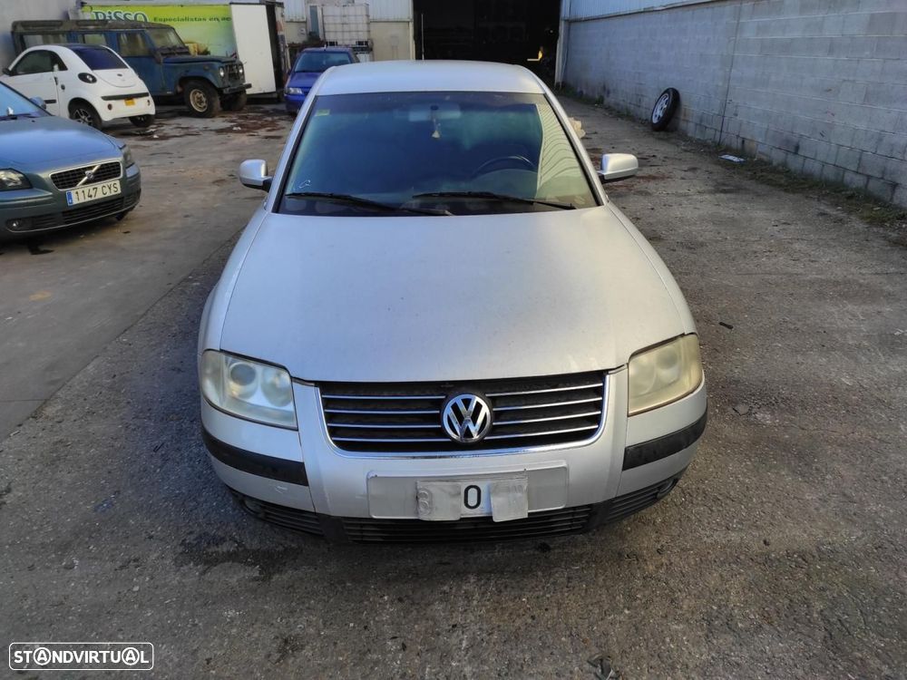 CHARRIOT TRASEIRO VOLKSWAGEN PASSAT BERLINA 3B3 - 1