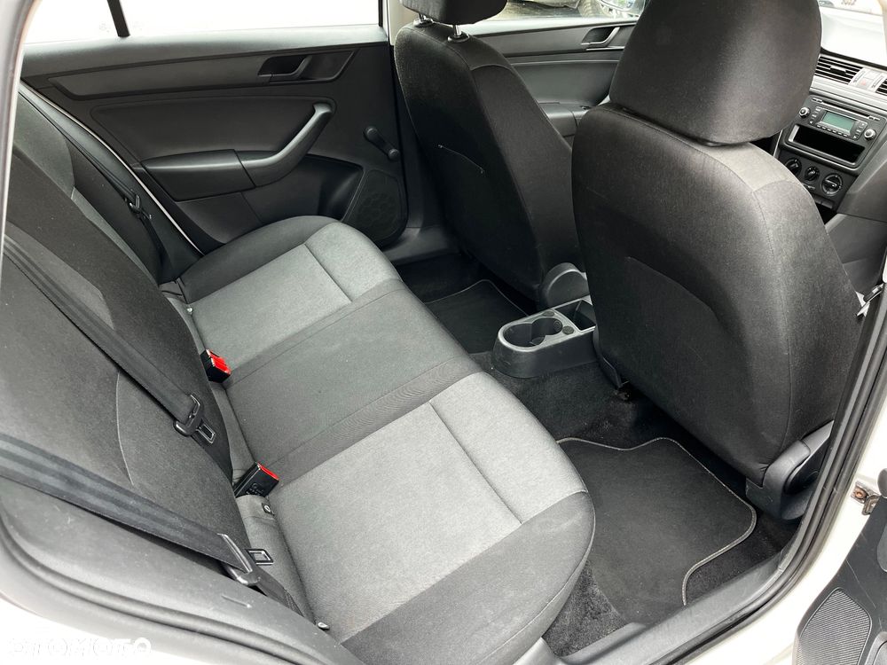 Skoda RAPID 1.2 Edition - 12