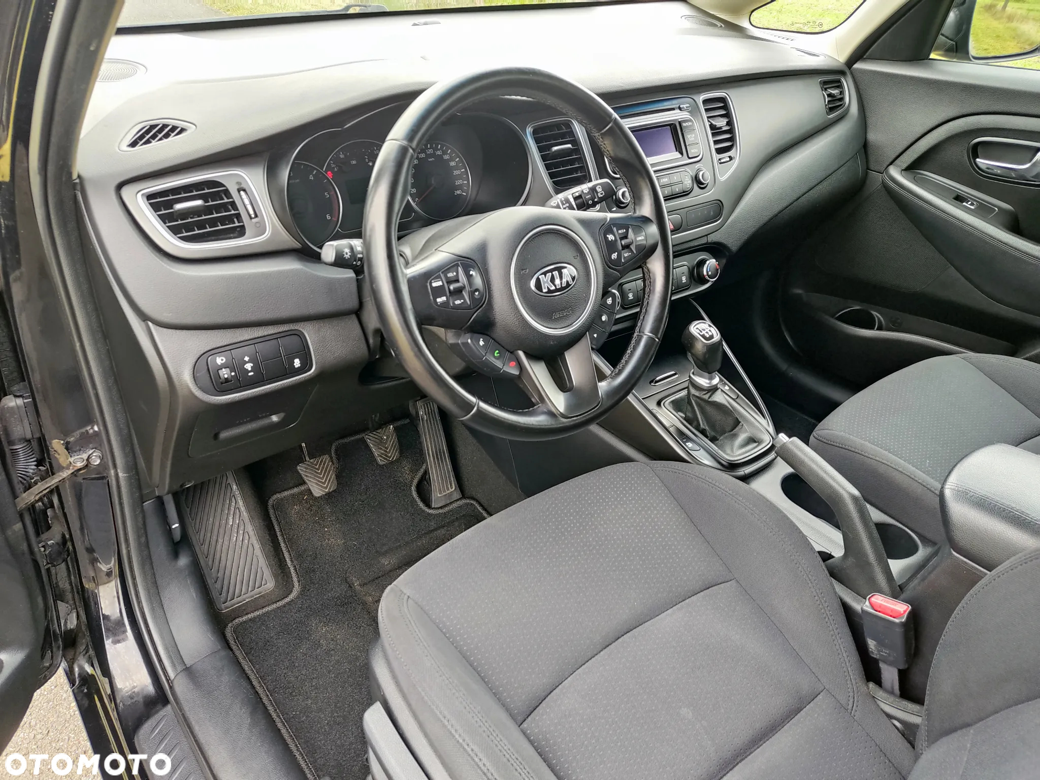 Kia Carens 1.7 CRDi 136 Dream Team Edition - 10