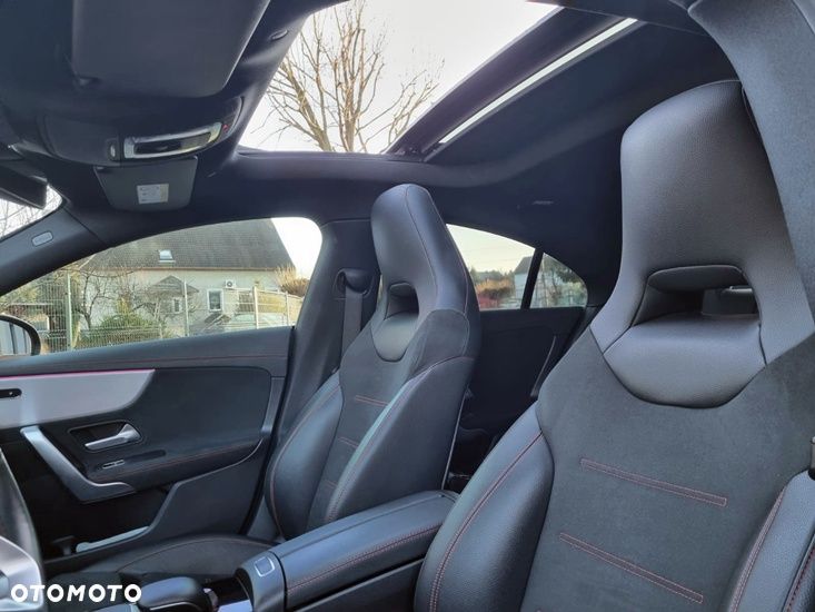 Mercedes-Benz CLA 220 4-Matic AMG Line 7G-DCT - 14
