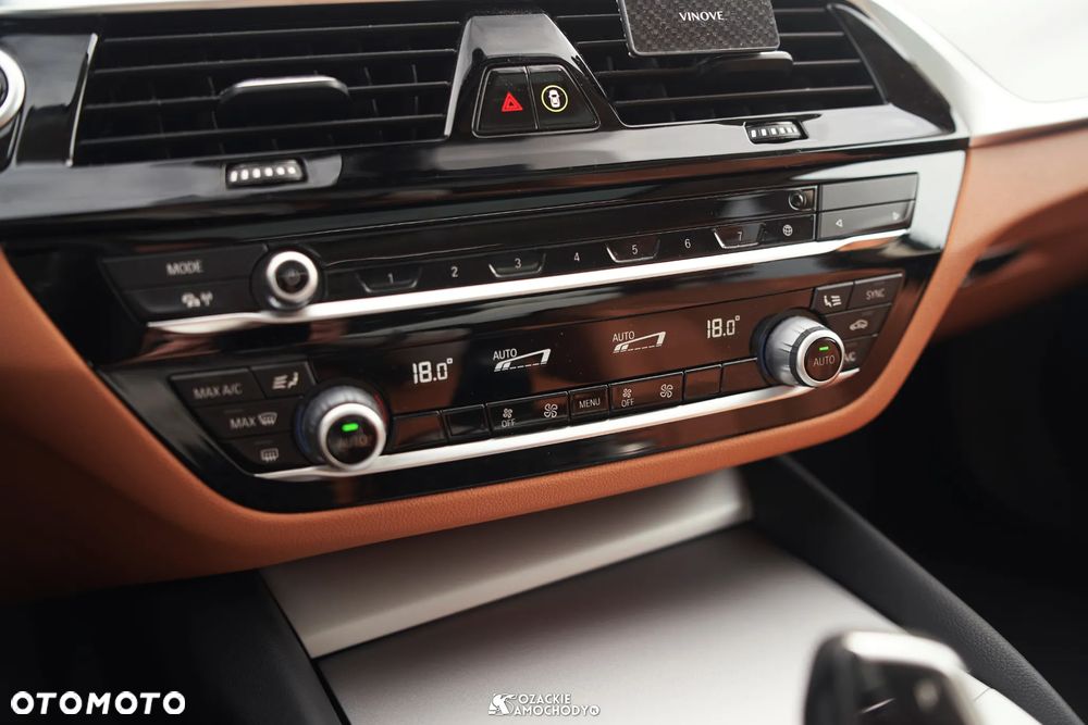 BMW Seria 5 520d - 24