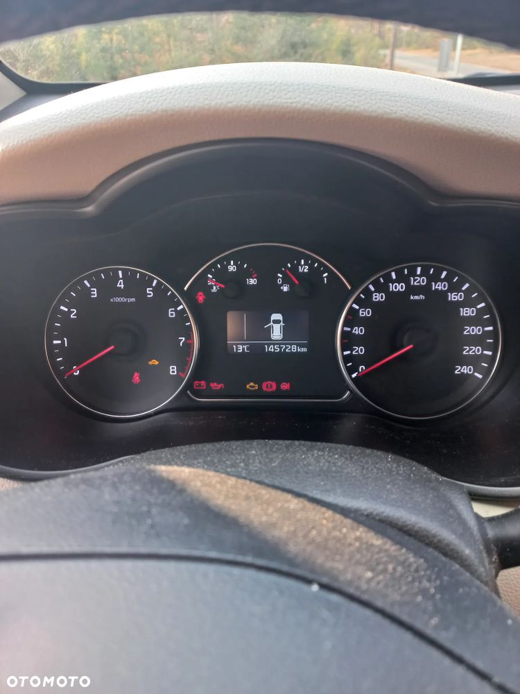 Kia Carens 1.6 GDI M - 8