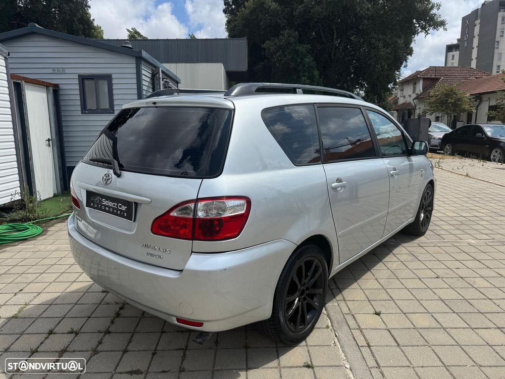 Toyota Avensis Verso 2.0 D-4D - 6