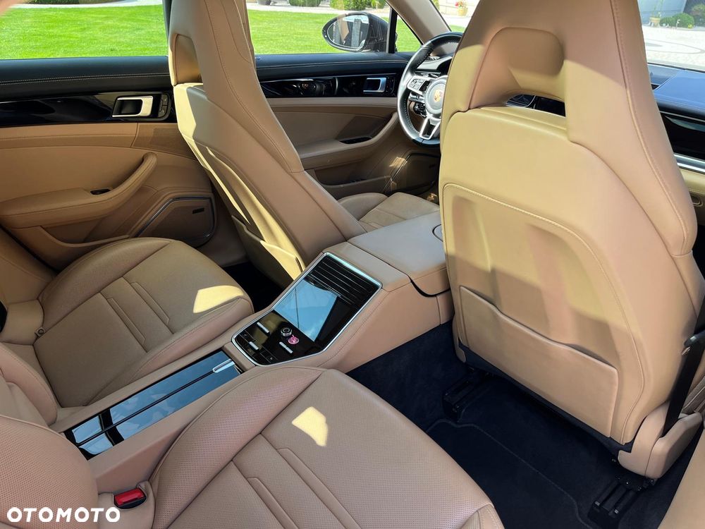 Porsche Panamera 4 E-Hybrid - 8