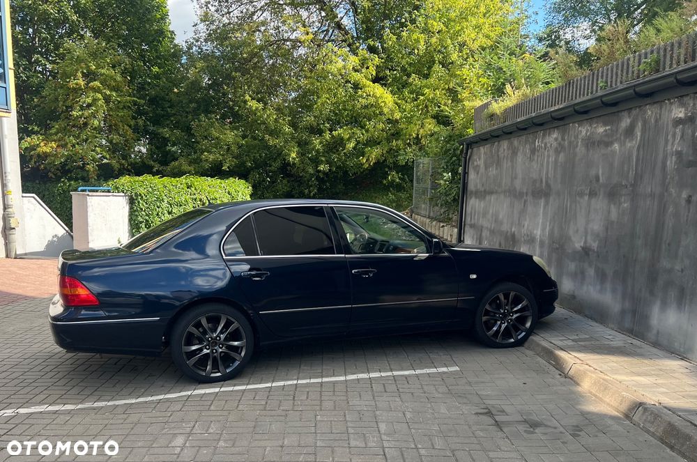 Lexus LS - 11