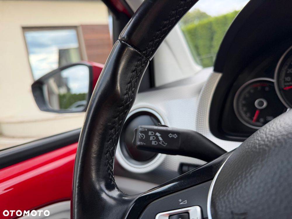 Volkswagen up! street - 29