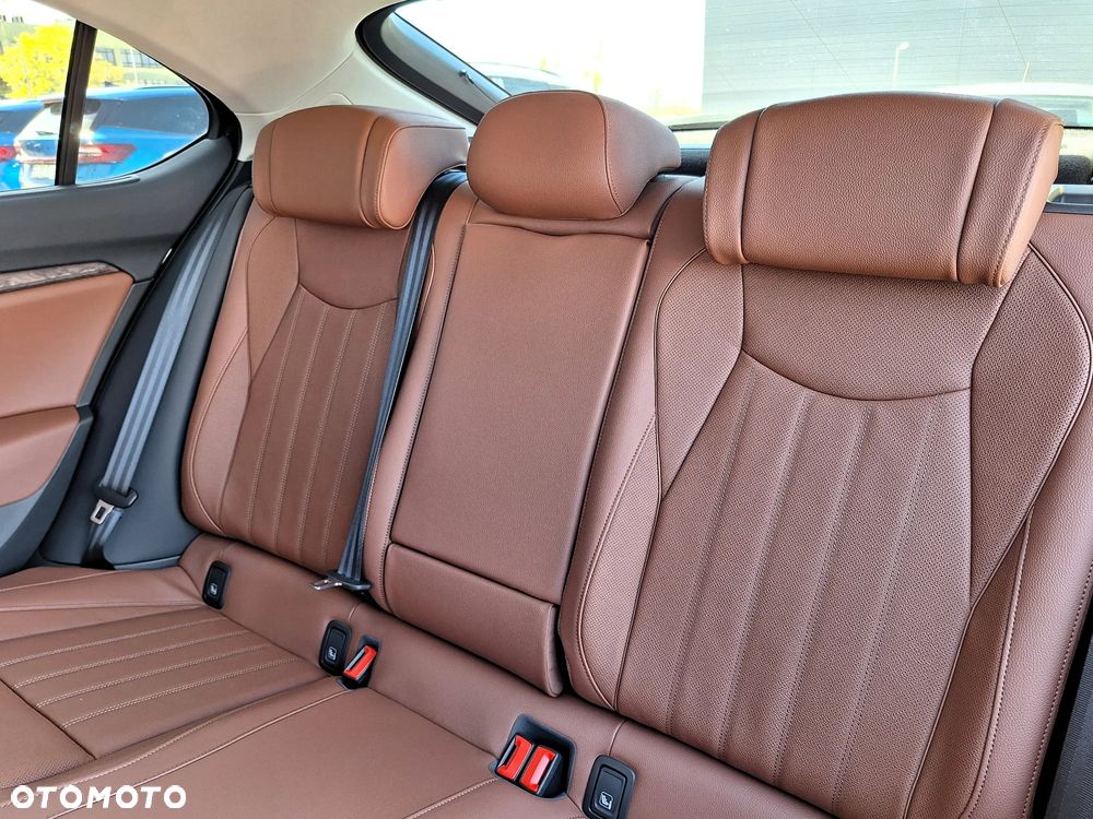 Skoda Superb 2.0 TDI SCR 4x4 L&K DSG - 17