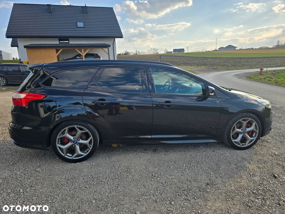 Ford Focus SW 2.0 EcoBoost ST Leather Exclusive Pack - 11