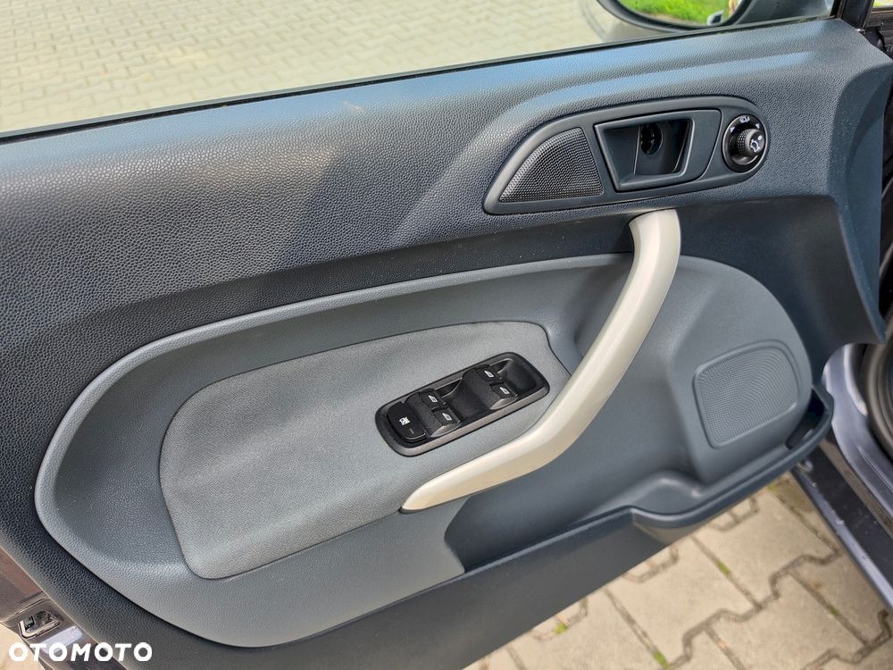 Ford Fiesta 1.6 Platinium X - 16