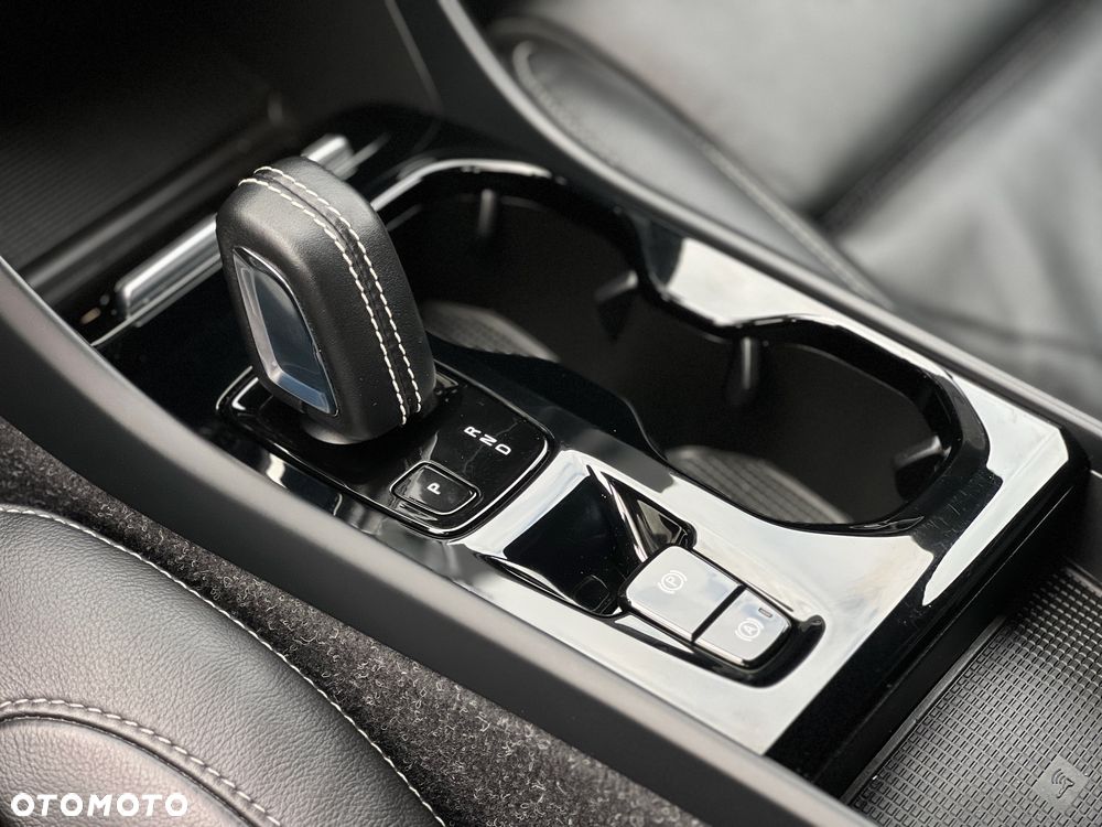 Volvo XC 40 T4 Plug-In Hybrid R-Design - 25