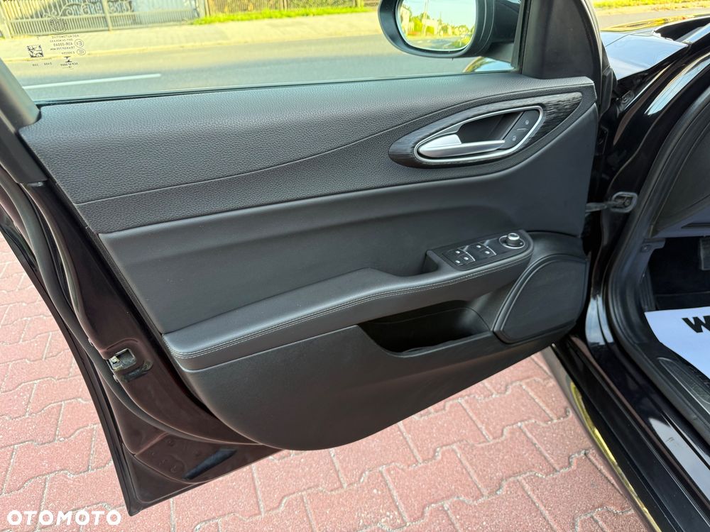 Alfa Romeo Giulia 2.2 AT8 Business - 21
