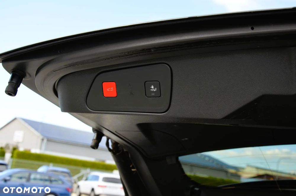Peugeot 3008 1.6 PureTech HYbrid4 GT Line S&S EAT8 - 18