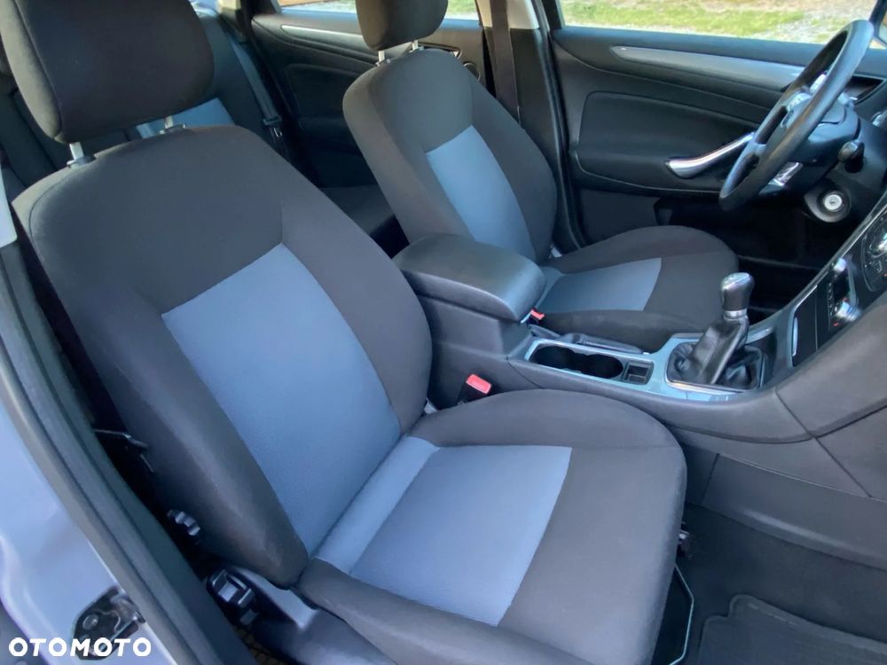 Ford Mondeo 2.0 Ghia X - 15