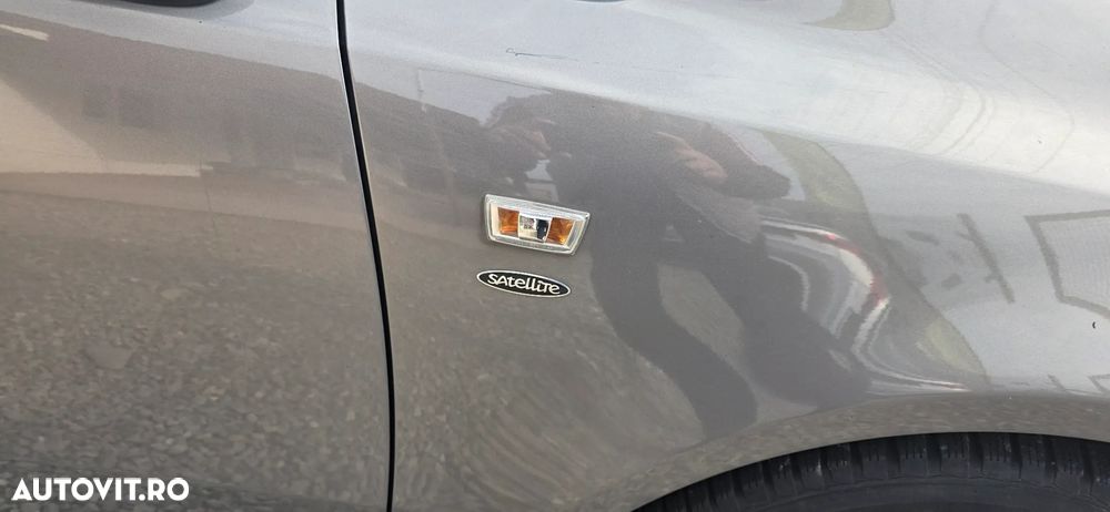 Opel Corsa 1.4 16V Satellite - 9