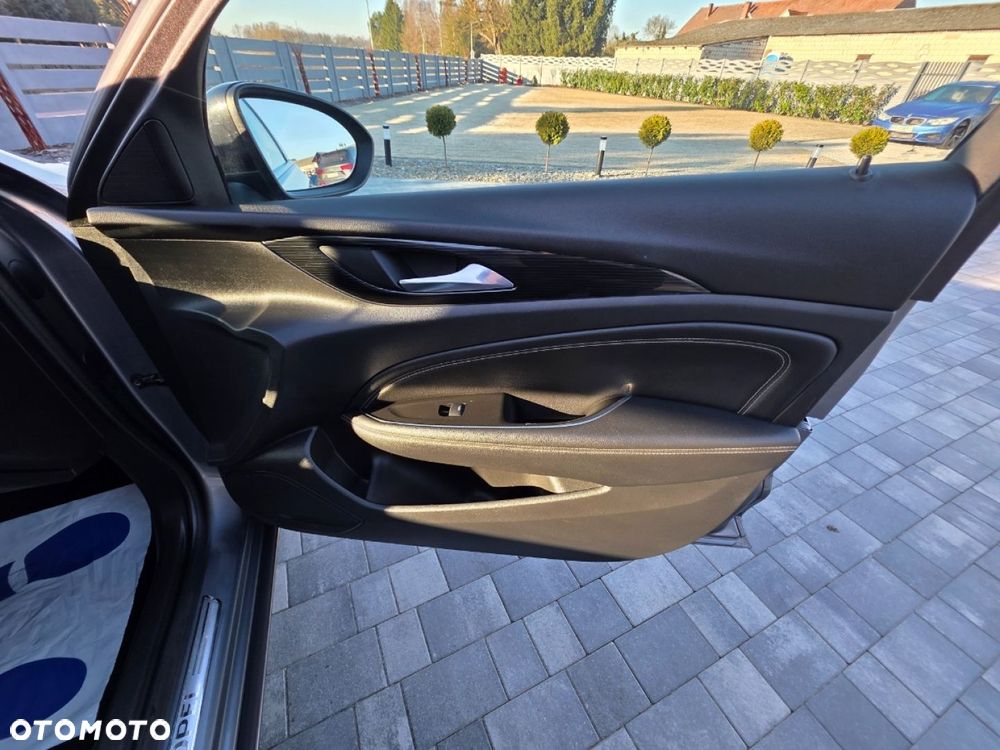 Opel Insignia - 25