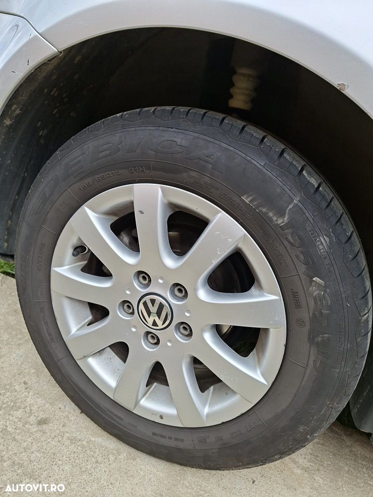 Volkswagen Passat 1.6 Family - 13