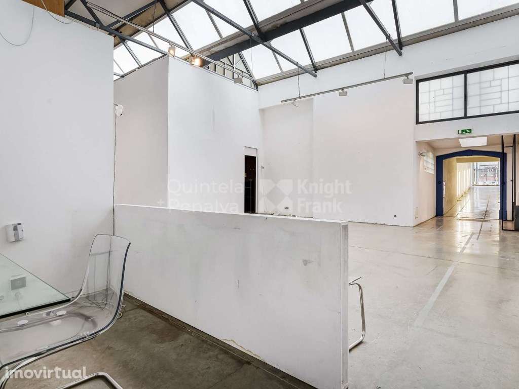 Armazém para arrendamento junto à Avenida da Liberdade - Grande imagem: 3/24
