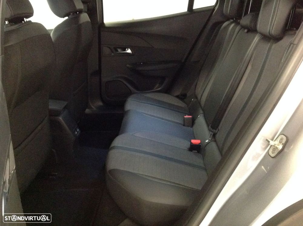 Peugeot 2008 1.2 PureTech Allure EAT8 - 17