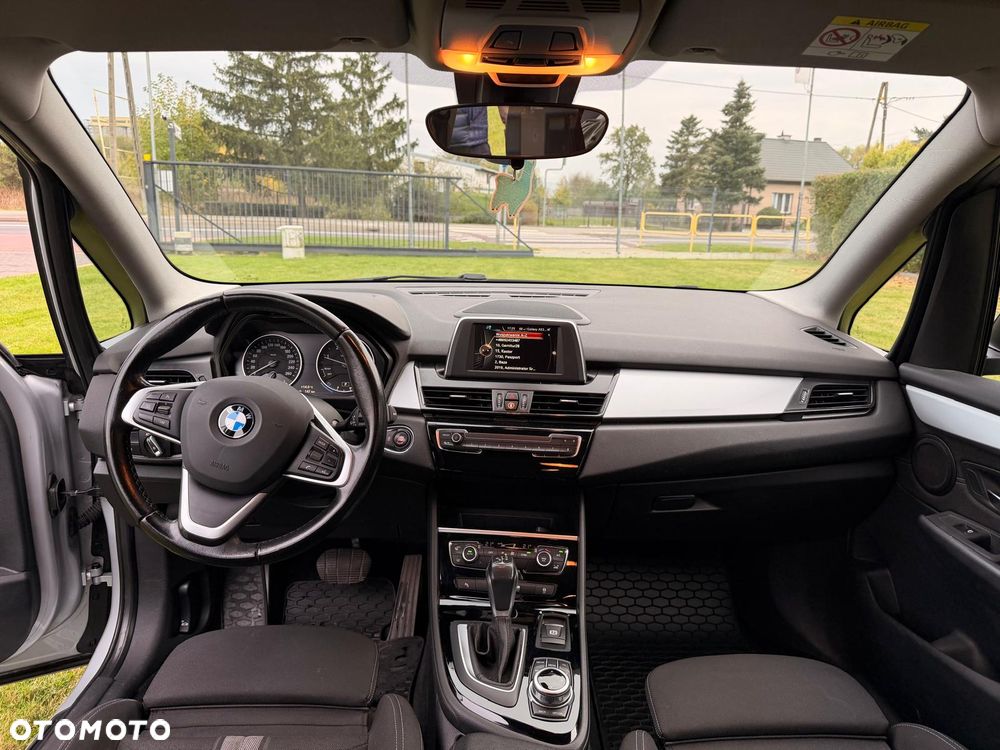 BMW Seria 2 218d - 12