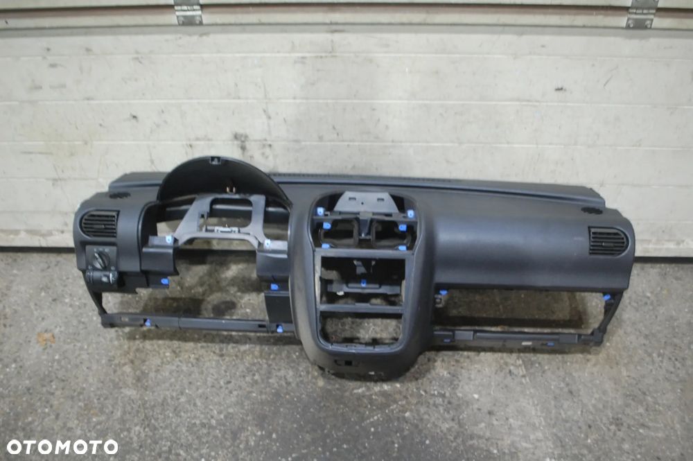 DESKA ROZDZIELCZA KOKPIT OPEL CORSA C - 1