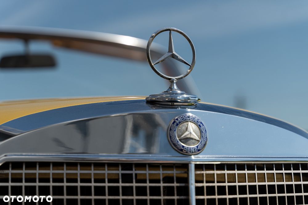 Mercedes-Benz 280 - 25