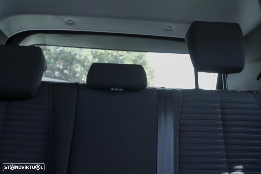 Peugeot 2008 1.2 PureTech Active EAT8 - 12