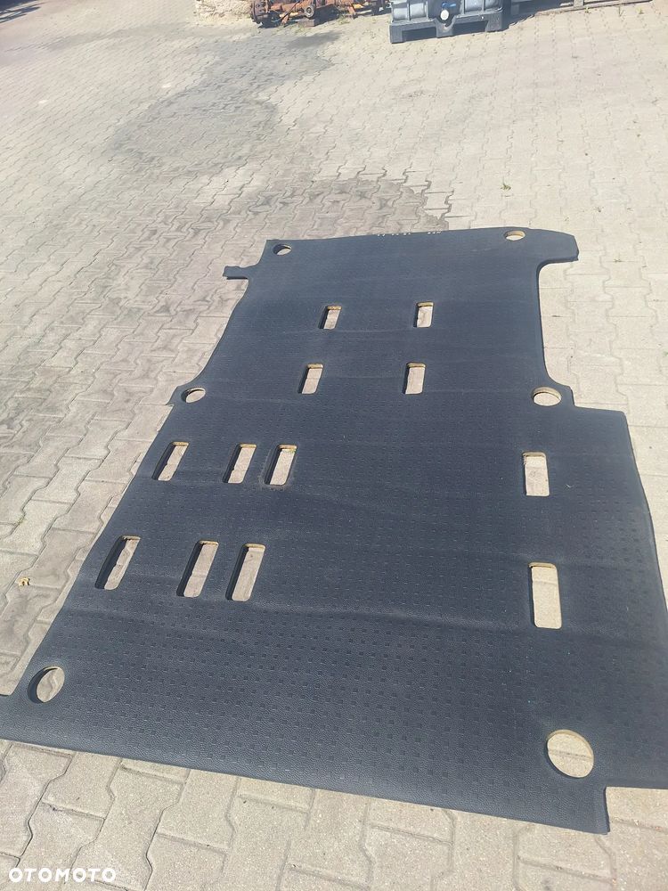 PODŁOGA WYKŁADZINA GUMA PAKI VW T5  1x DRZWI - 3