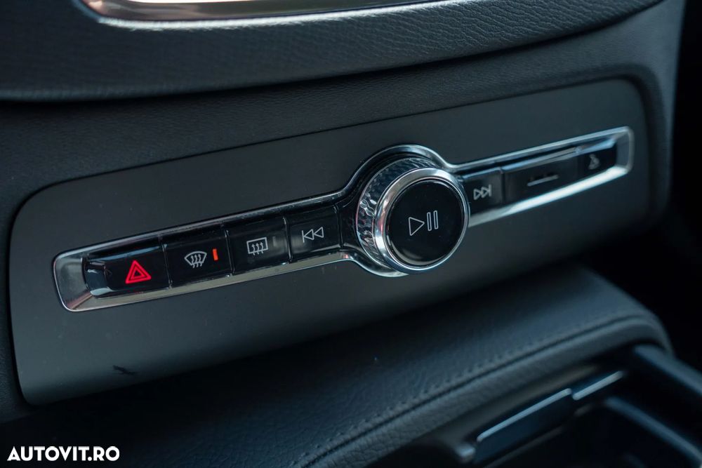 Volvo XC 90 T8 AWD Recharge Geartronic Inscription Edition - 27