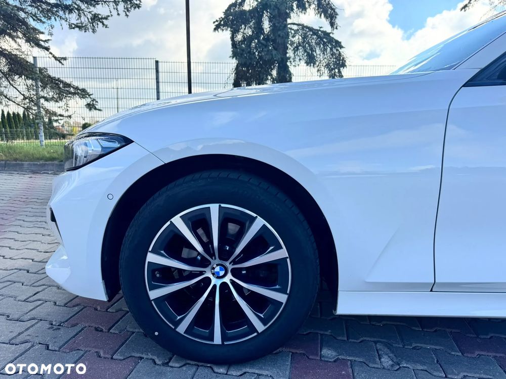 BMW Seria 3 318i - 4