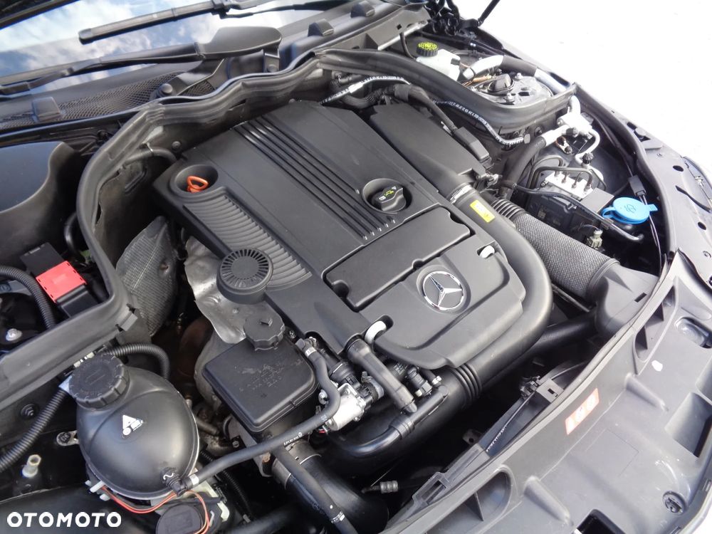Mercedes-Benz Klasa C 180 CGI BlueEFFICIENCY Avantgarde - 7