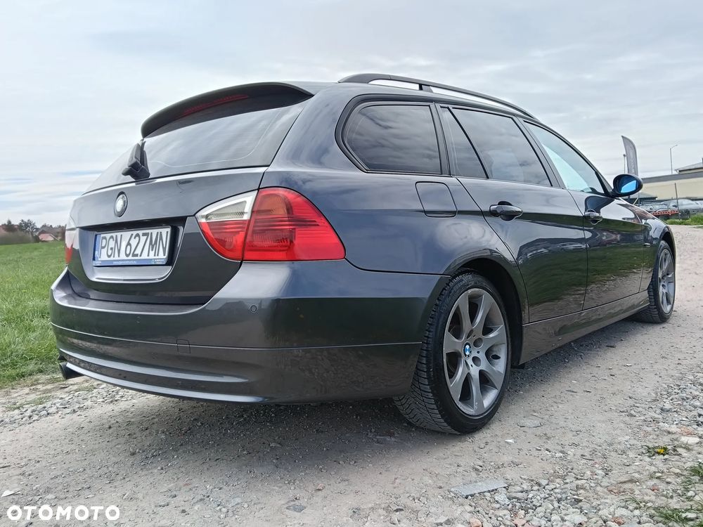 BMW Seria 3 320i - 5