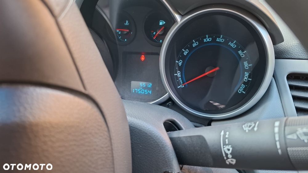Chevrolet Cruze 1.6 Base - 9