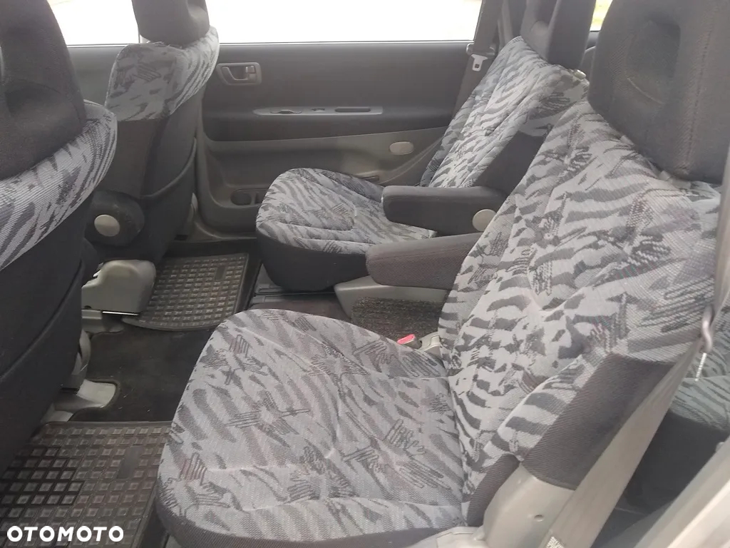 Mitsubishi Space Wagon 2.4 GDI Family - 10