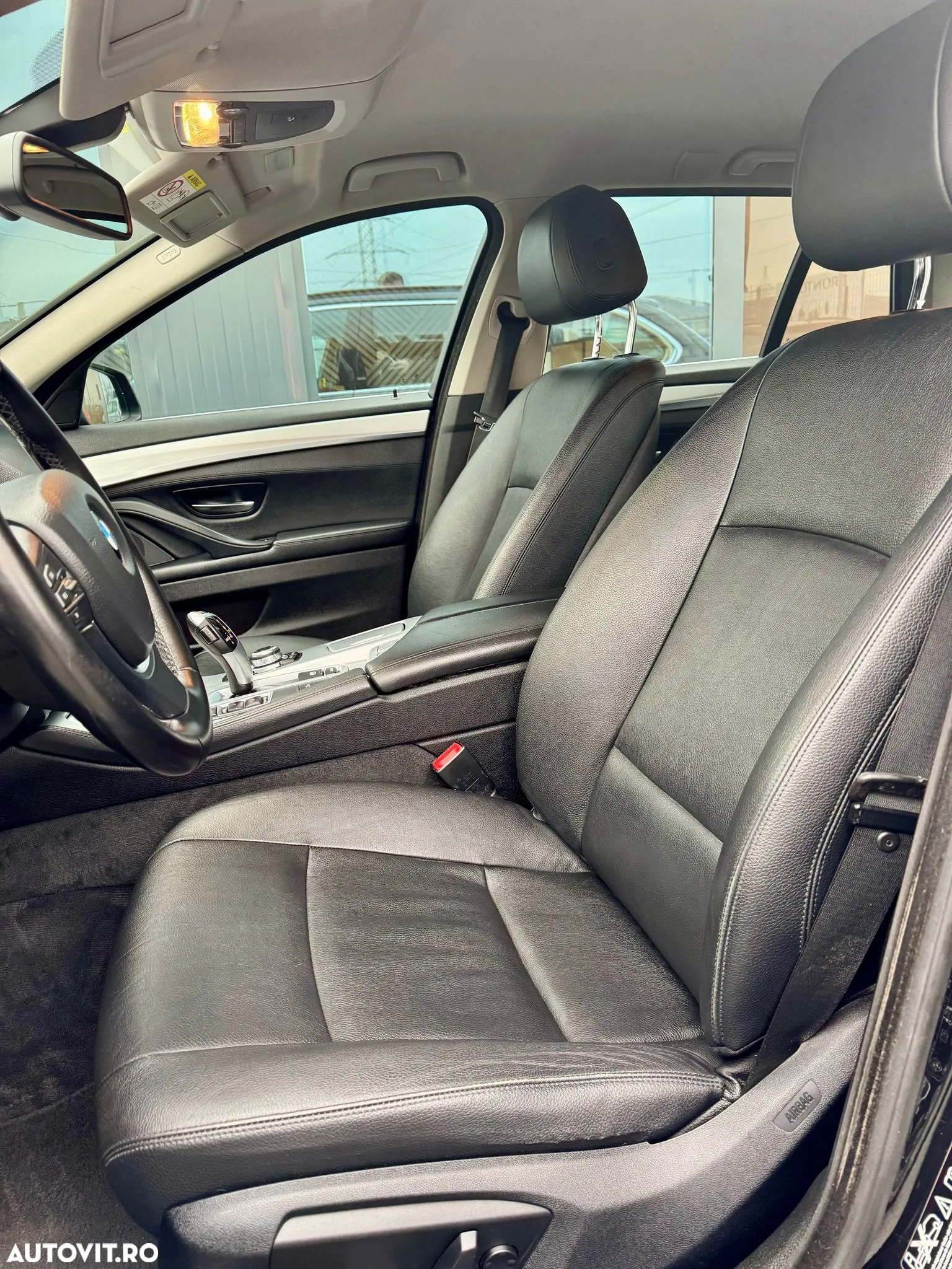 BMW Seria 5 520d Touring Aut. Luxury Line - 11