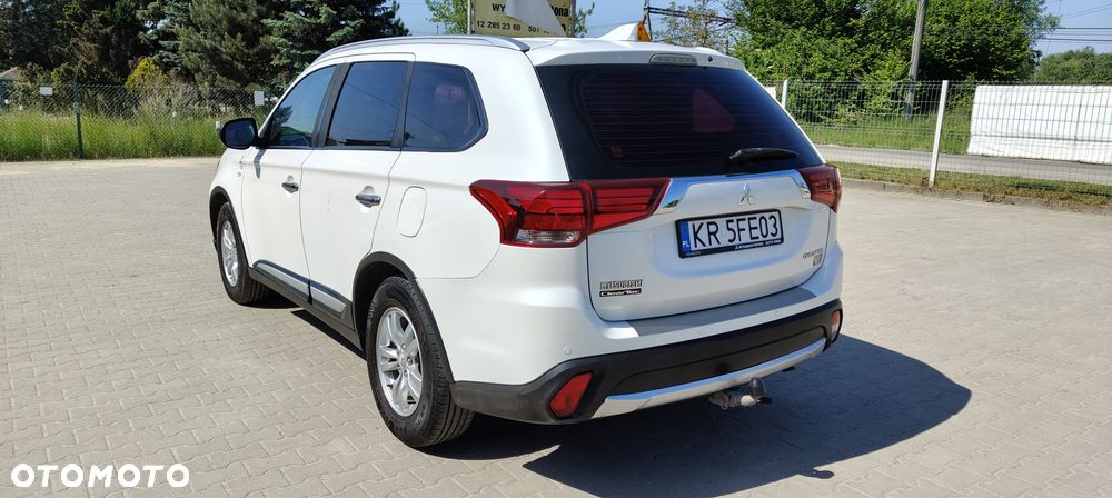 Mitsubishi Outlander 2.0 Invite + 2WD - 5