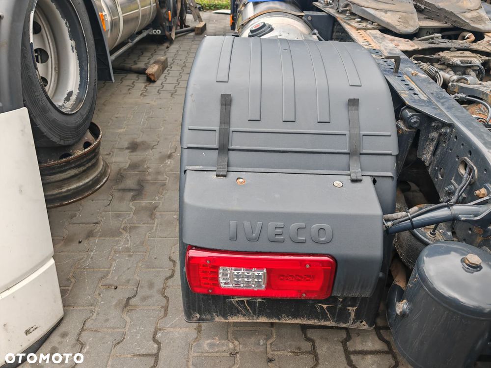 KOMPLET BŁOTNIKÓW LEWY TYŁ LAMPA LED IVECO S-WAY HI-WAY - 1