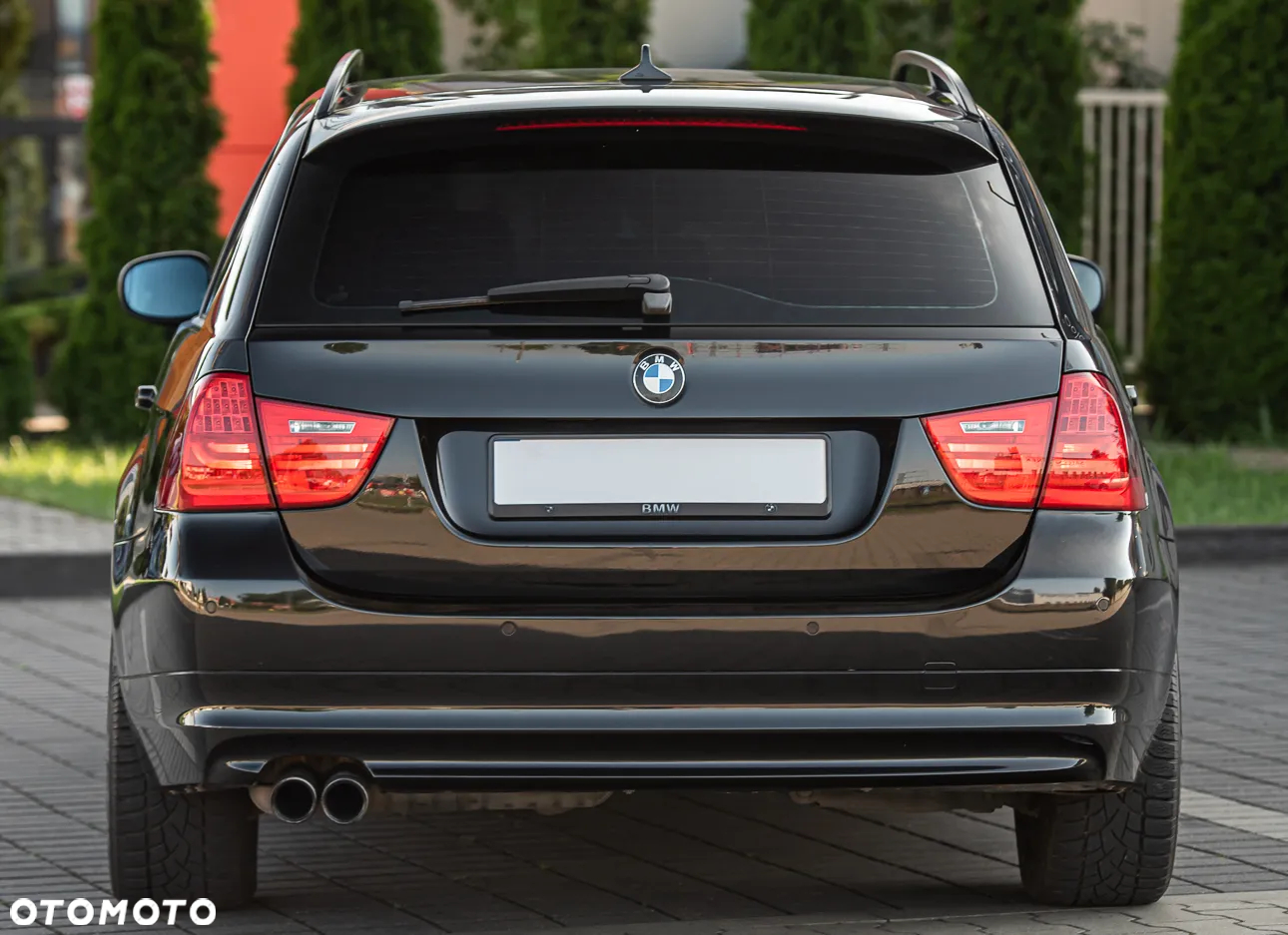 BMW Seria 3 325xi Touring - 6