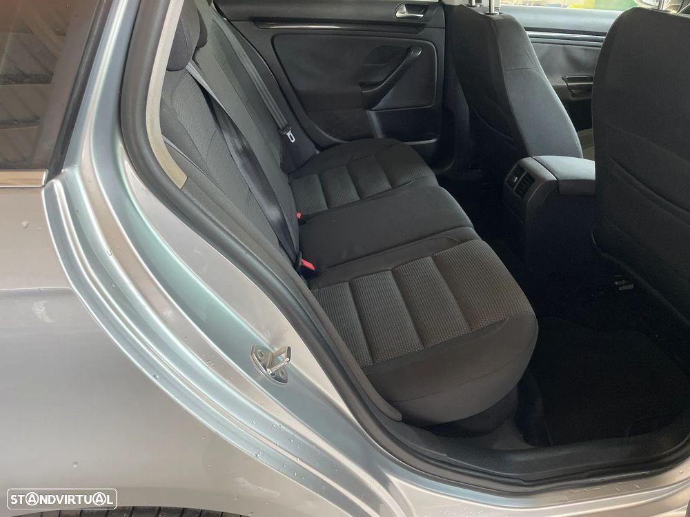 VW Golf 1.6 TDi Confortline - 16