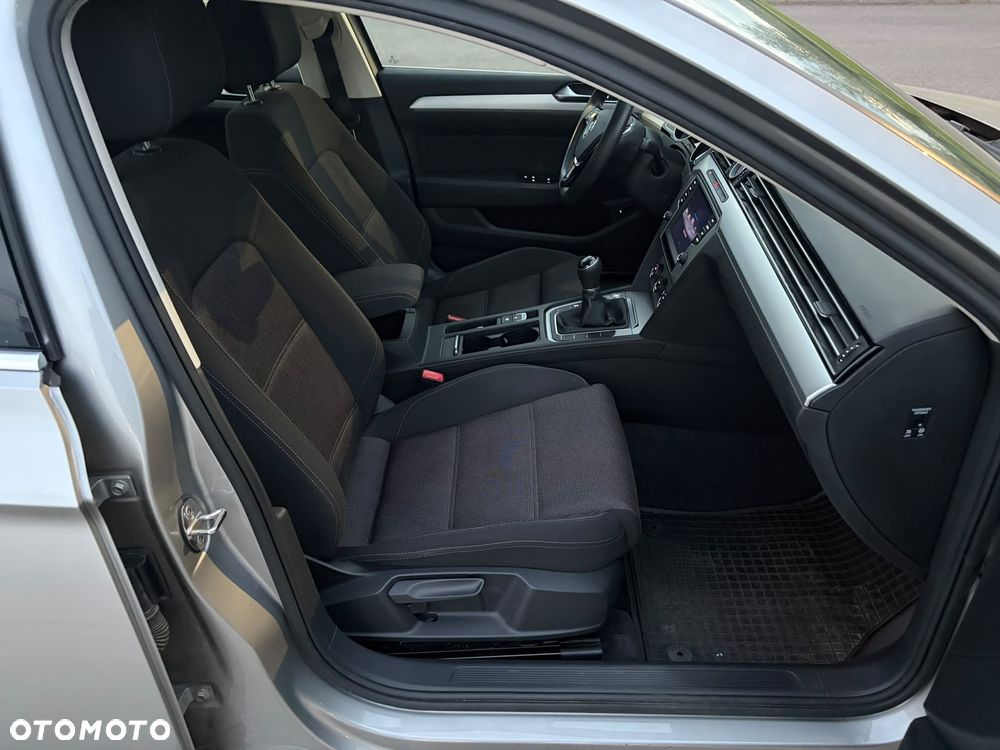 Volkswagen Passat 1.8 TSI BMT Comfortline - 17
