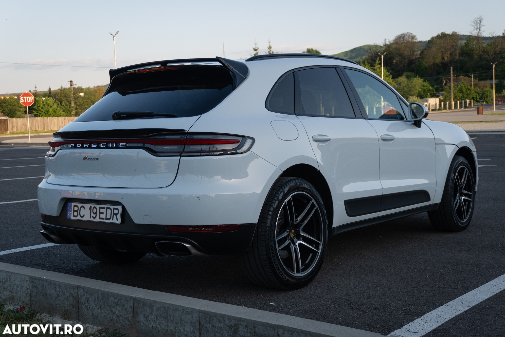 Porsche Macan Standard - 2