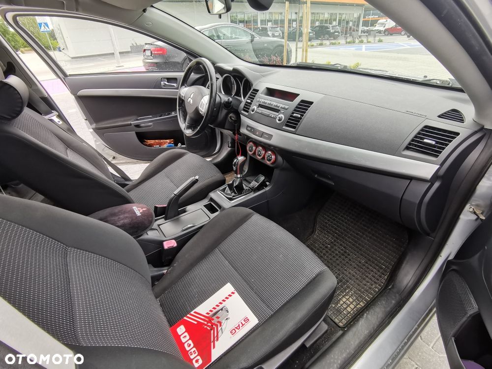Mitsubishi Lancer - 9