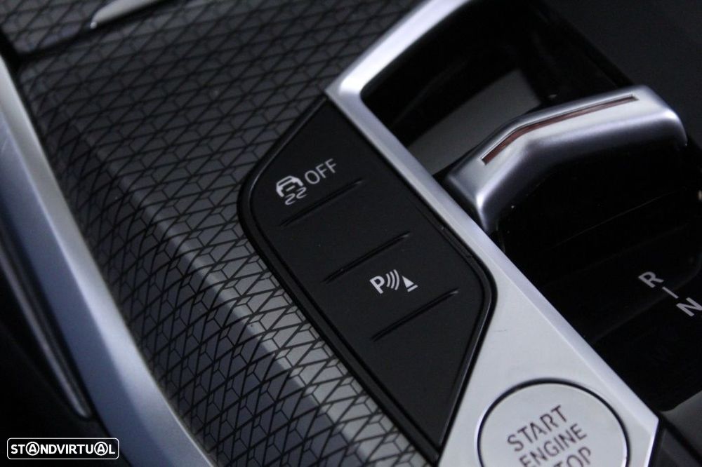 BMW 320 d Touring Pack Desportivo M Auto - 31