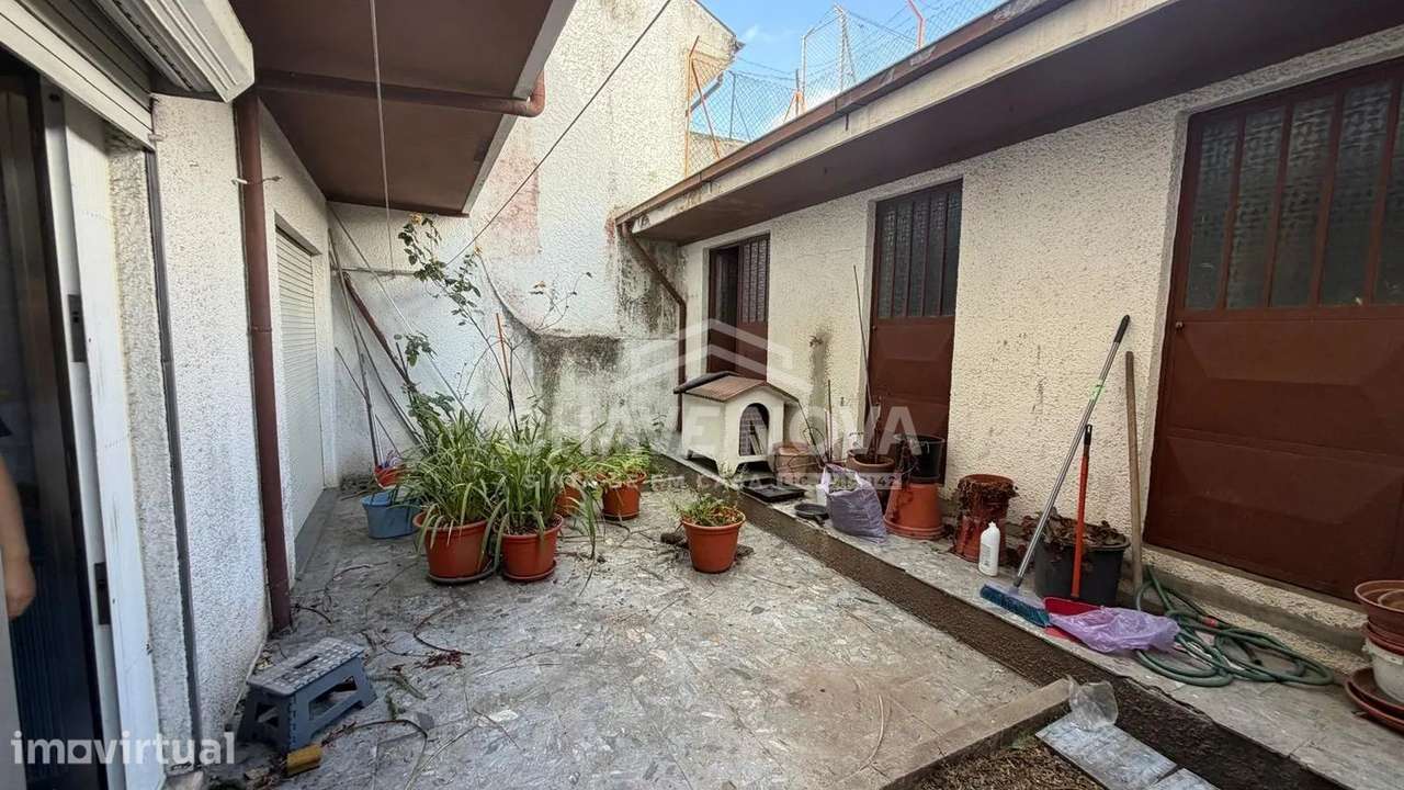 Moradia V4 c/ Garagem em Vilar de Andorinho - Grande imagem: 2/31