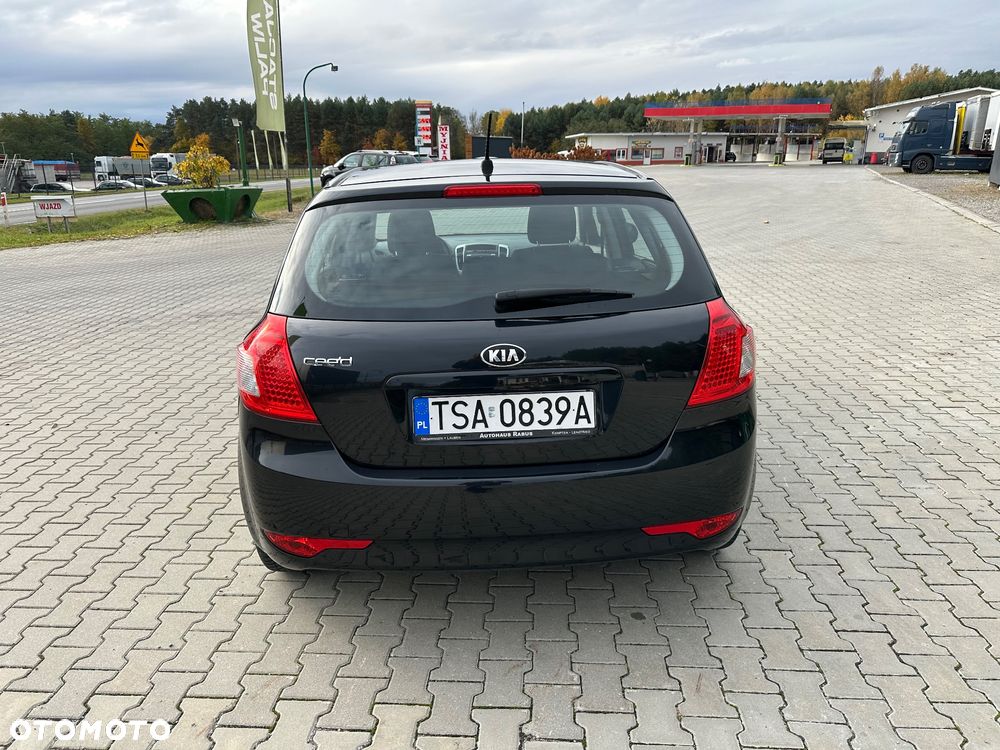 Kia Ceed 1.4 CVVT Dream-Team Edition - 14
