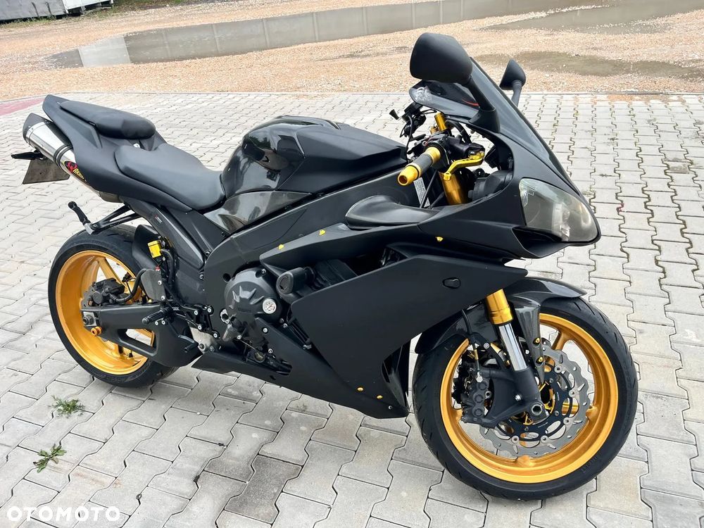 Yamaha R1 - 6