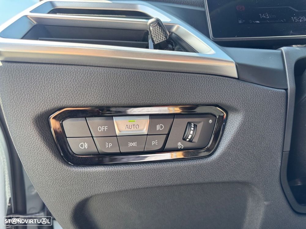 BMW 320 d Pack Desportivo M Pro Auto - 13