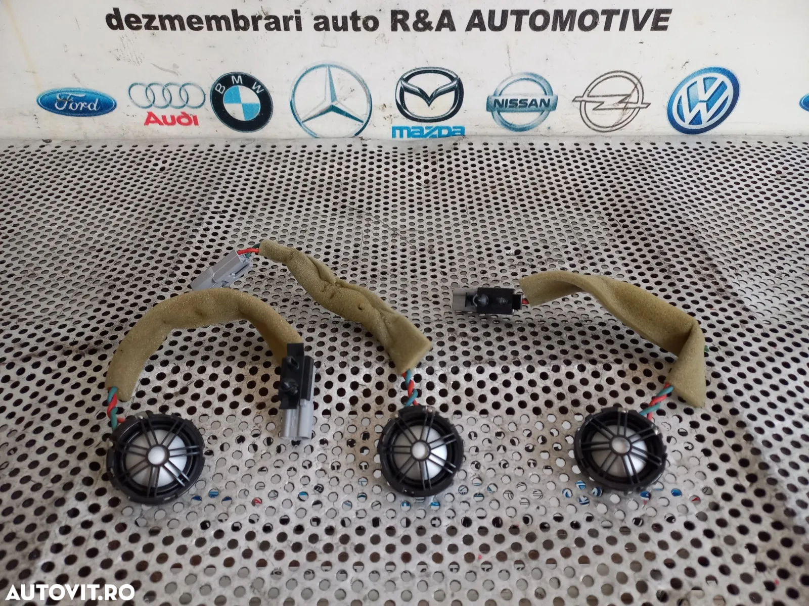 Difuzor Tweeter Land Rover Range Rover Evoque Discovery Sport An 2012-2013-2014-2015-2016-2017-2018 Dezmembrez Range Rover Evoque Facelift An 2015-2016-2017-2018-2019 2.0 D Automat 4x4 Volan Stanga - Dezmembrari Arad - 2