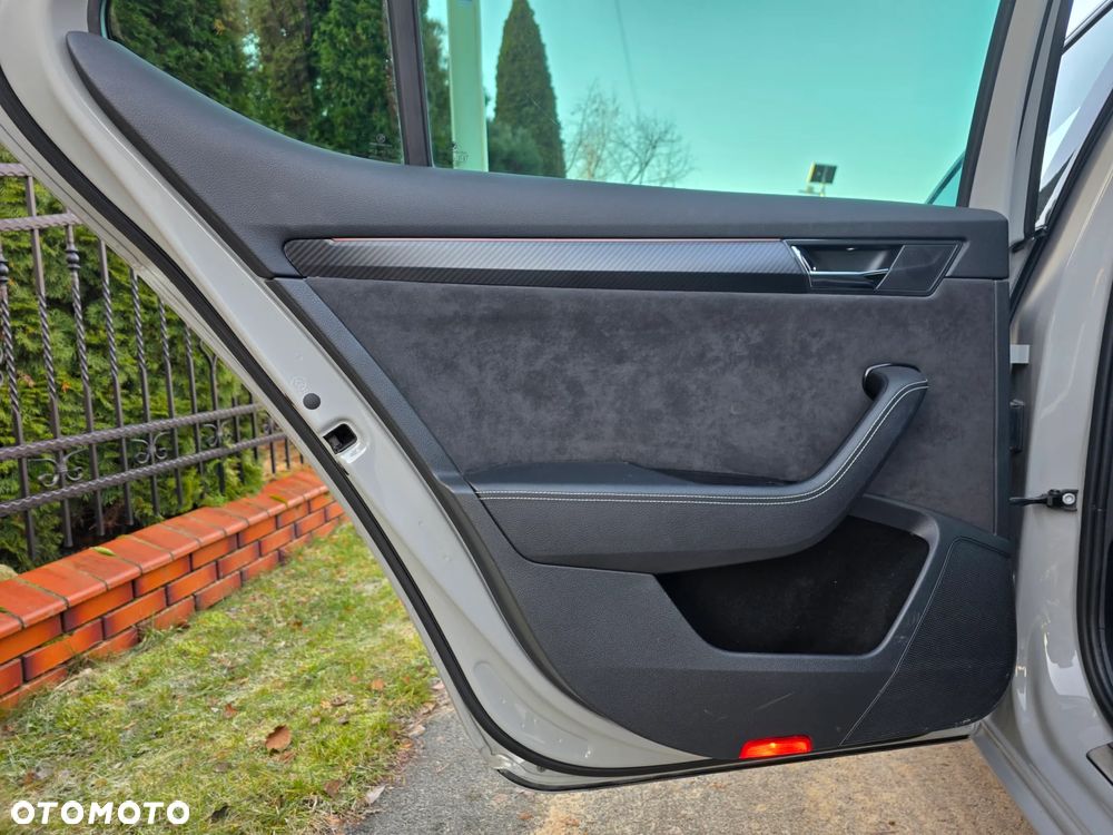 Skoda Superb 2.0 TDI SCR 4x4 Sportline DSG - 15