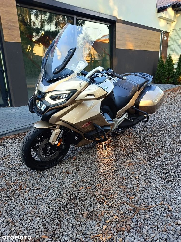 Jawa 750 Touring - 11