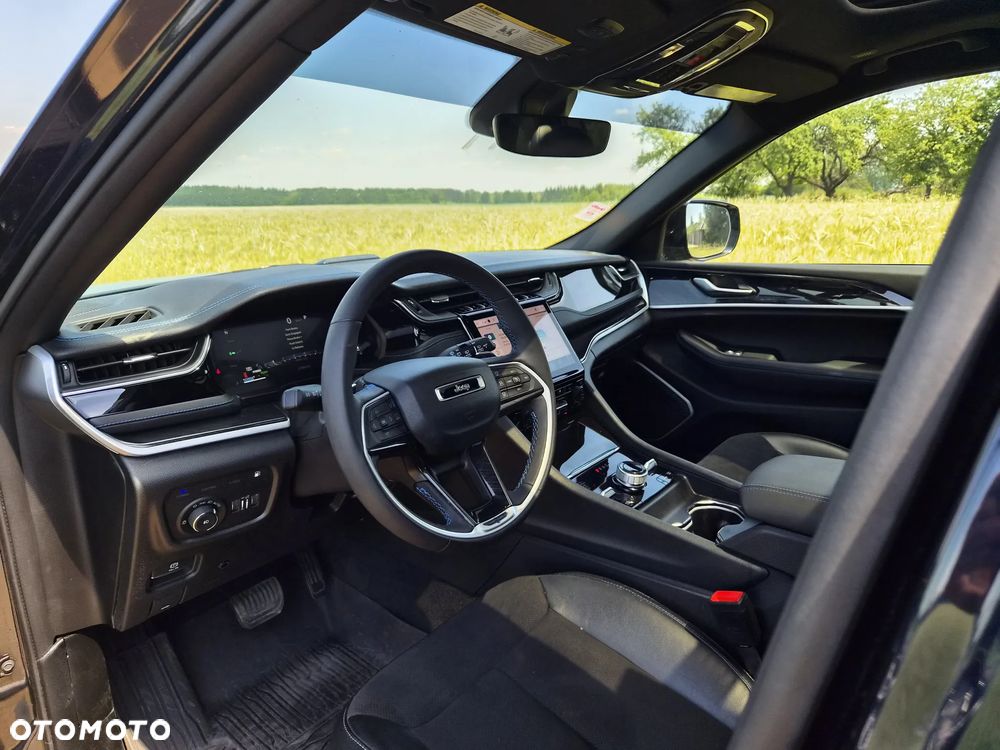 Jeep Grand Cherokee - 12